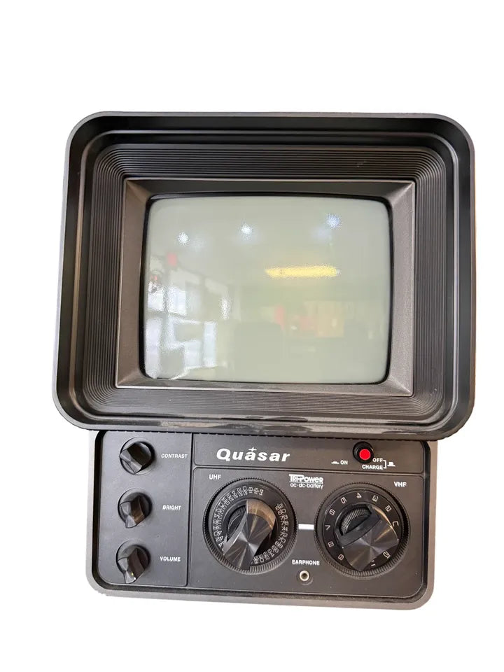 Quasar XP1777PE BLACK & WHITE Portable CRT Television
