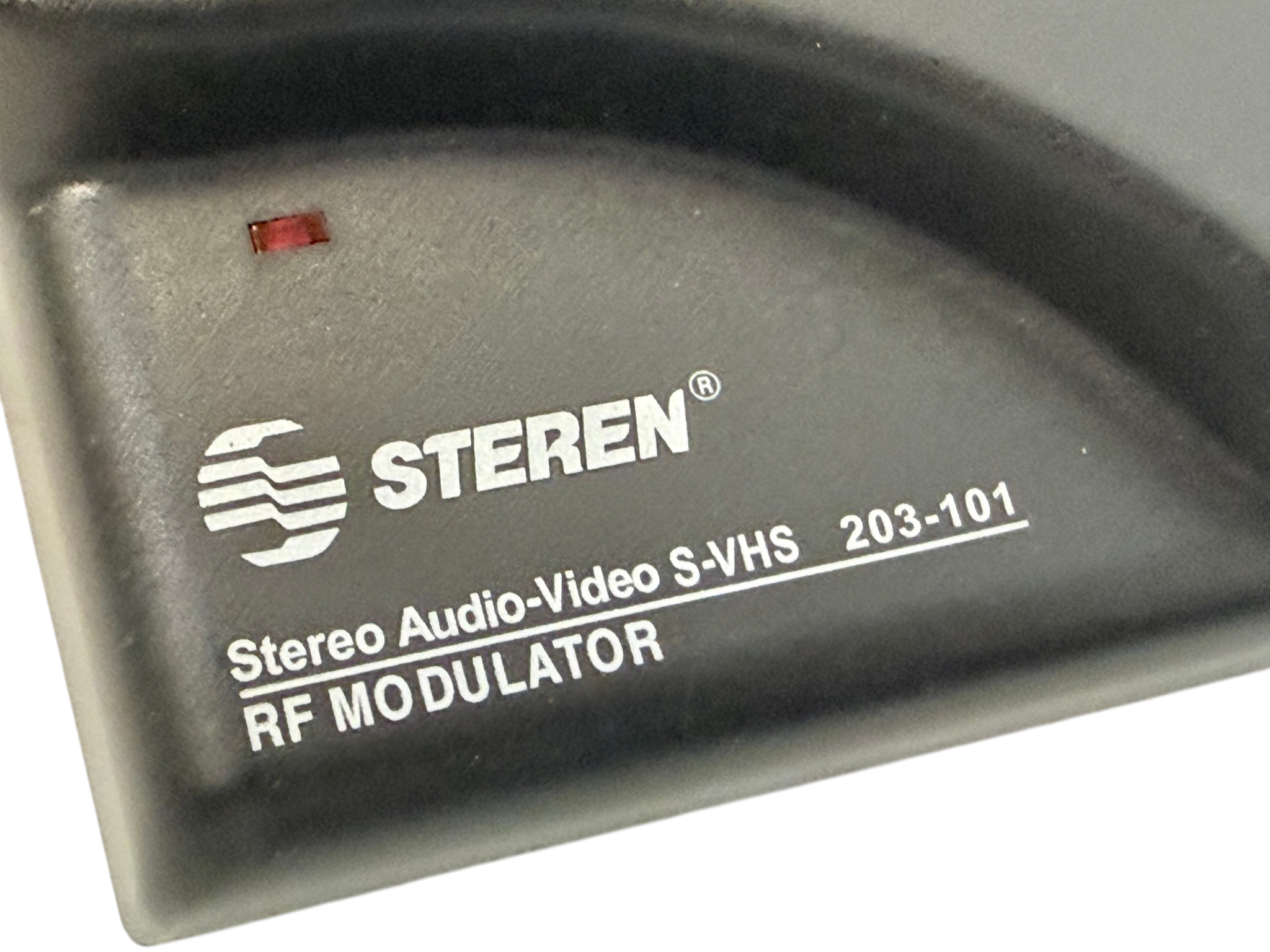 Steren 203-101 Stereo Audio-Video S-VHS RF Modulator