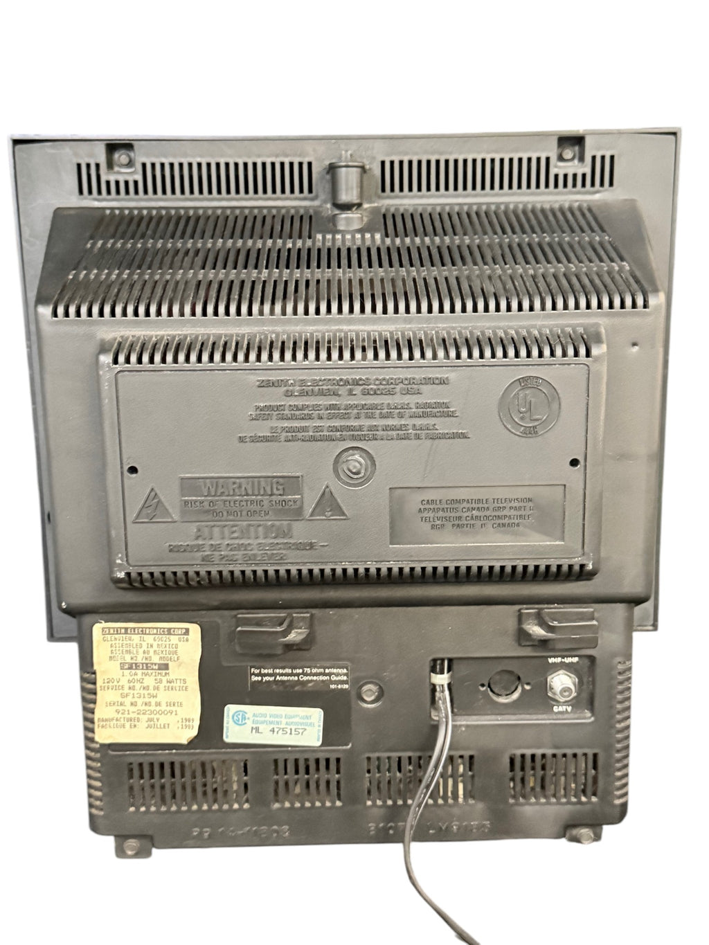 Zenith SF1315W Vintage 13" Color CRT Television , With Remote control
